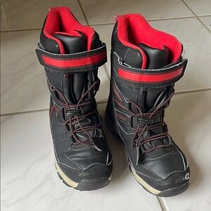 Kids Black and Red Winter Boots sz 2 Med